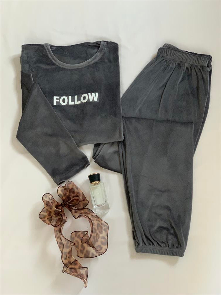 Kadın Gri Yazılı Uzun Kollu Altı Uzun Manşetli Kadife Kumaş Pijama Takımı