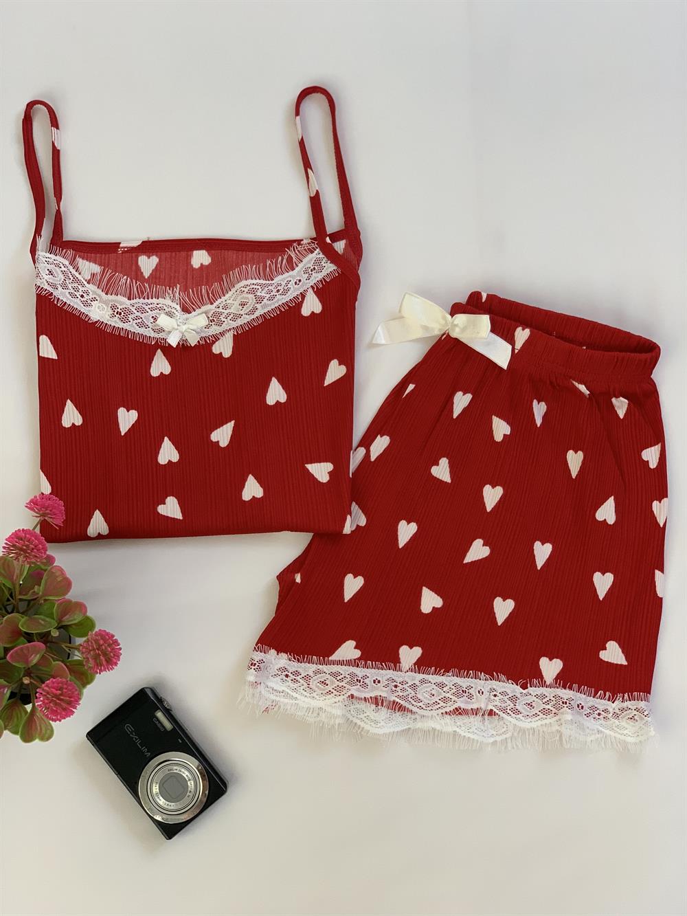 Kadın İp Askılı Dantel Detaylı Kırmızı Kalp Desenli Şortlu Pegasus Kumaş Pijama Takımı
