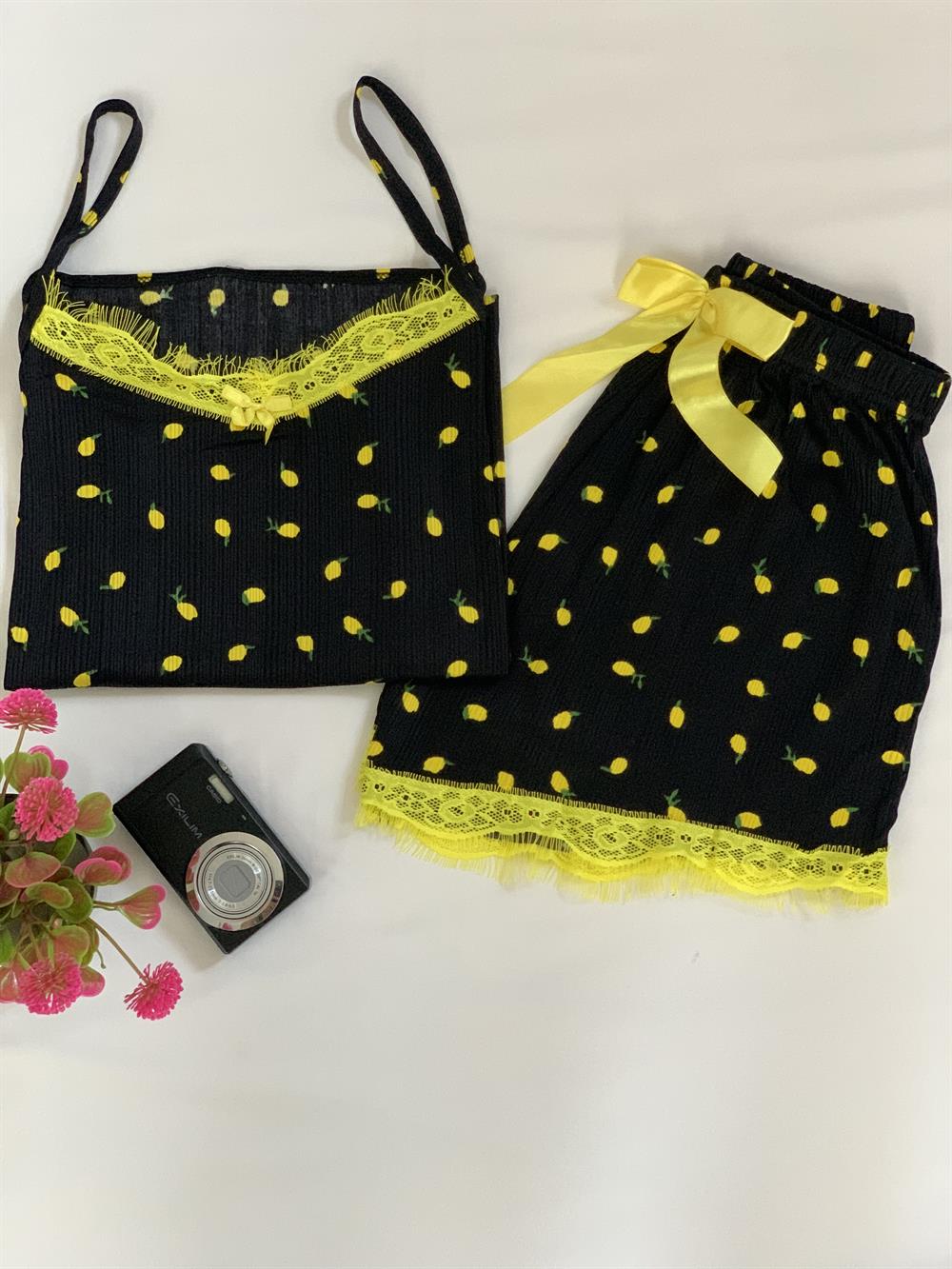 Kadın İp Askılı Dantel Detaylı Siyah Limon Desenli Şortlu Pegasus Kumaş Pijama Takımı