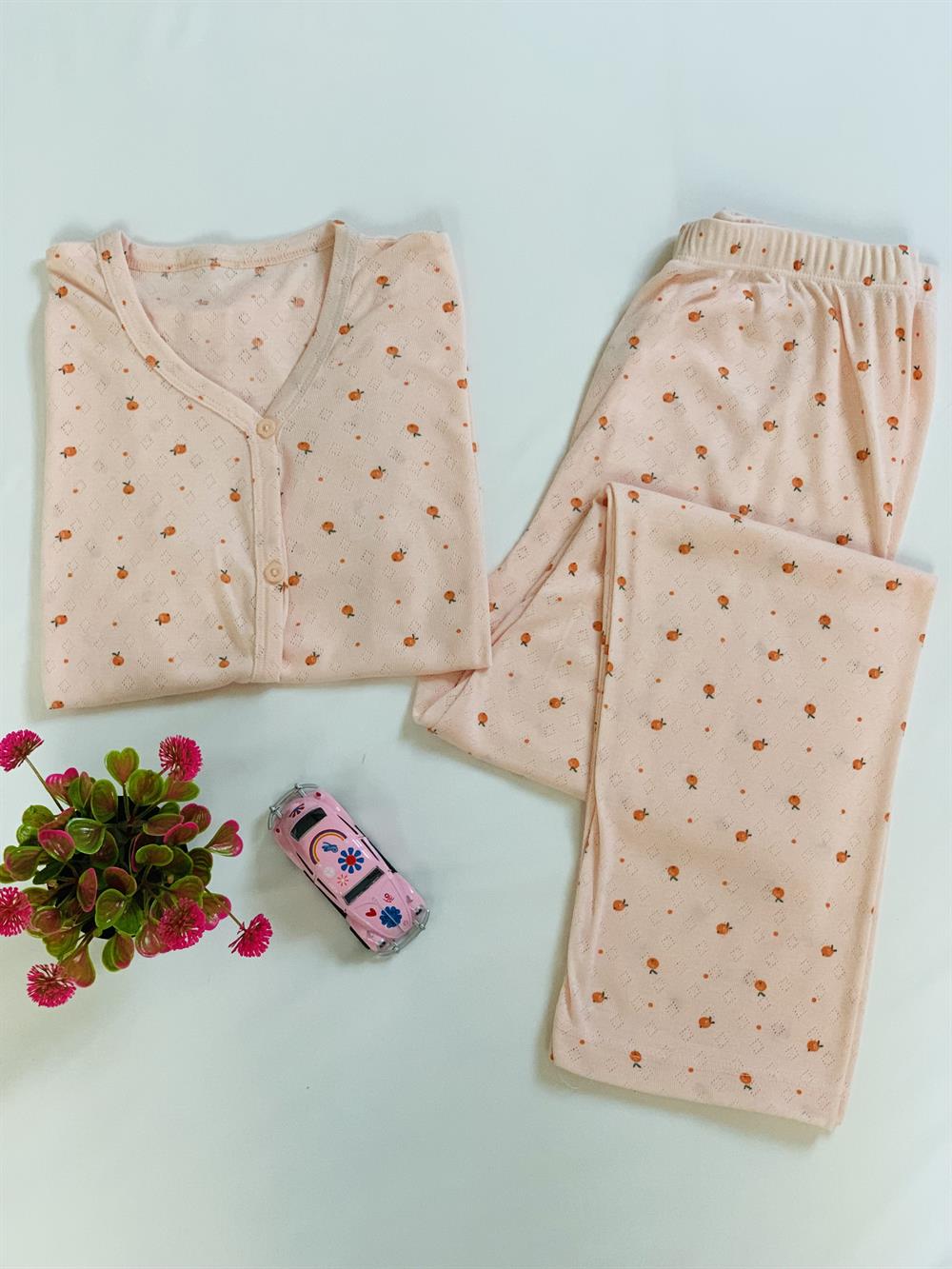 Kadın V Yaka Önü Düğmeli Portakal Desenli Kısa Kollu Altı Uzun Pamuklu Penye Kumaş Pijama Takımı