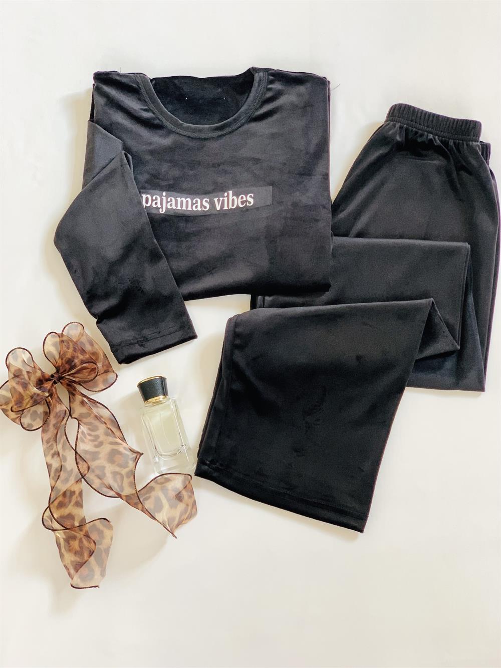 Kadın Siyah Yazılı Uzun Kollu Altı Uzun Geniş Paça Kadife Kumaş Pijama Takımı