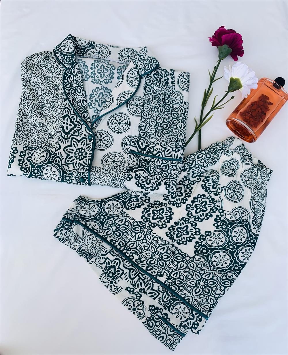 Kadın Yeşil Etnik Desenli Kısa Kollu Şortlu Pamuklu Dokuma Kumaş Önden Düğmeli Pijama Takımı