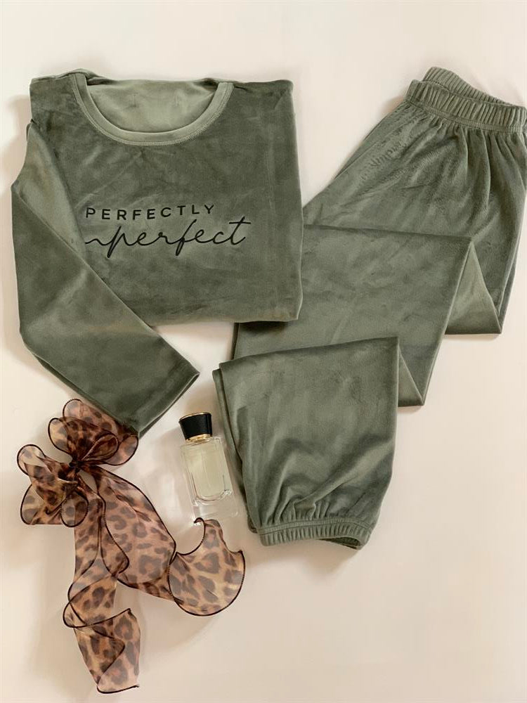 Kadın Yeşil Yazılı Uzun Kollu Altı Uzun Manşetli Kadife Kumaş Pijama Takımı